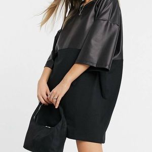Oversized T-shirt dress / half leather